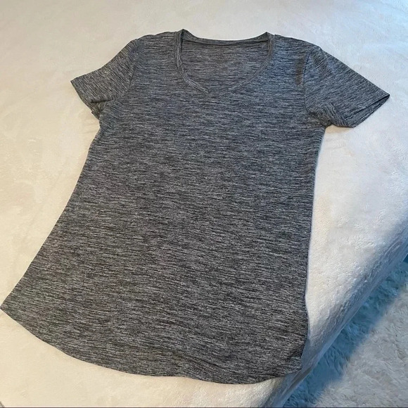 Essential vneck marbled tshirt  - Picture 4 of 11